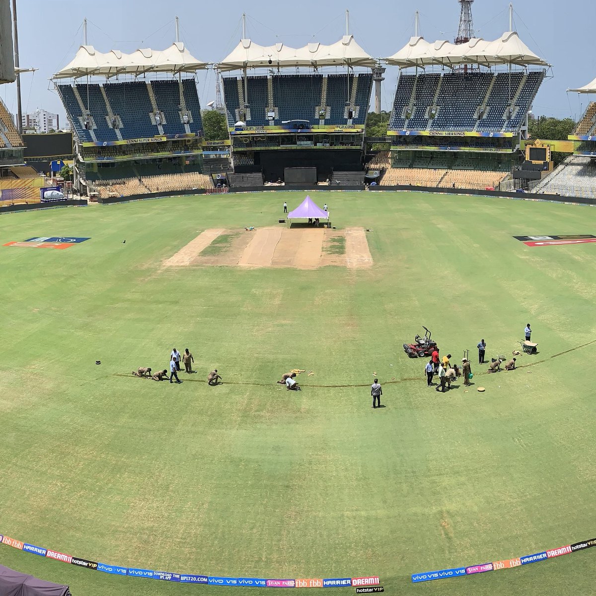 C_S_K___'s tweet photo. #AnbuDen, ready to host the Knights!  #CSKvsKKR #WhistlePodu #Yellove🦁💛 https://t.co/CWxzxLc7VA