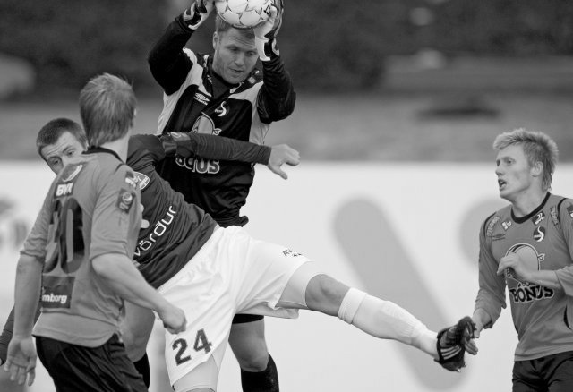Fjalar Þorgeirsson here playing for @fylkirmfl vs. <a href="/BreidablikFC/">Breiðablik FC</a> in the 2011 season. #Iceland  #Goalkeeper #Goalkeepers #Football #Soccer #History 📷mbl.is