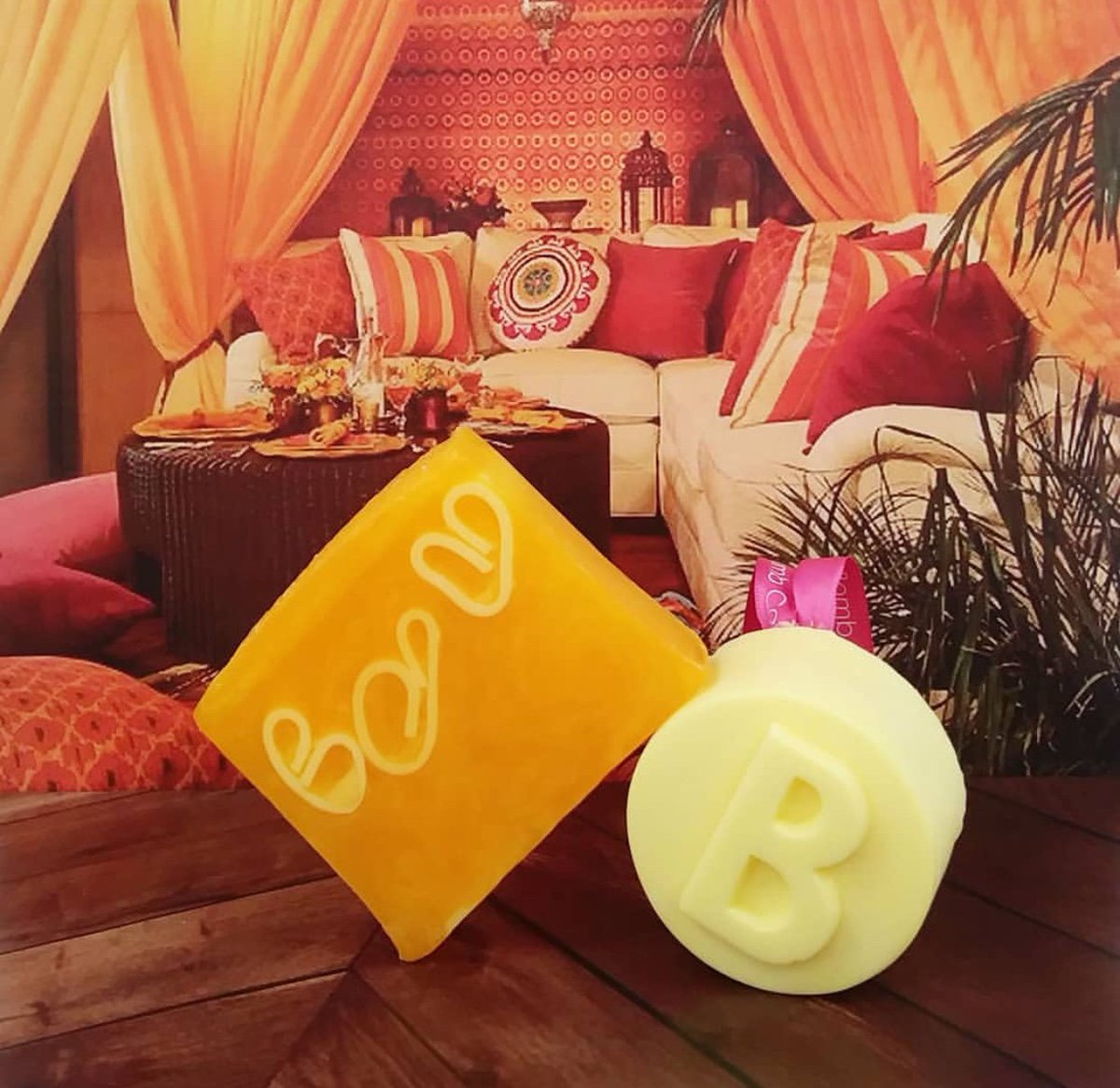 thelinktweets's tweet photo. Introducing Bomb Cosmetics to The Link. A brief glimpse here and we’re SO excited! Incredible bath and body products taking the world by storm-must haves for your store. @bombcosmetics_official #BombCosmetics #bathandbody #Link2Sales #showroom #atlmkt #TheLinkAtl https://t.co/llvm0WWhff
