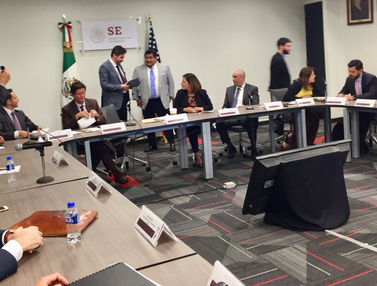 WTCSTL's tweet photo. ⁦@koramirez1971⁩ ⁦@HCCMetroSTL⁩ presents small token of appreciation to Alvaro Castro Espinosa, w/Secretaria de Economia Mexico following mtg w/ #STL2Mexico delegation #USMCA ⁦@WTCSTL⁩ ⁦@STLPartnership⁩ https://t.co/qGxlxs8f4d