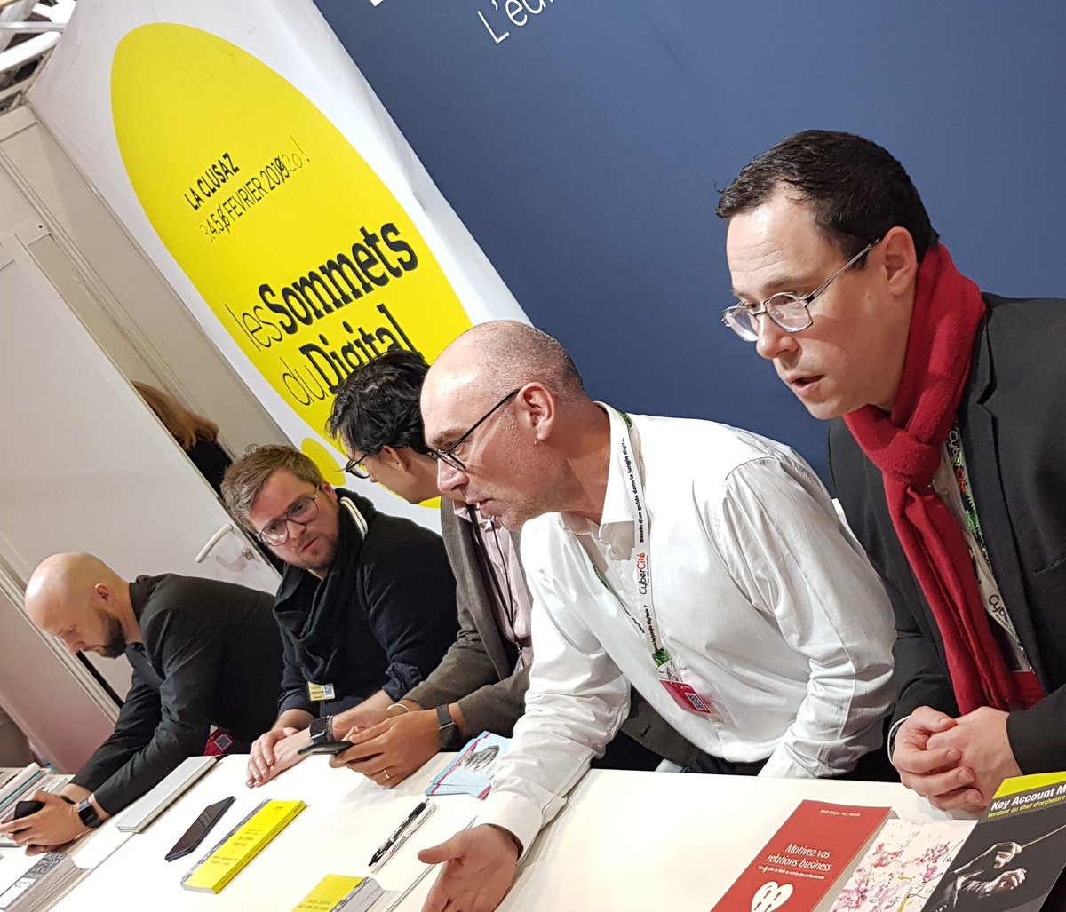 DelpheF's tweet image. Hey #EMKTP2019 ! 📚 Tu devrais profiter de la présence de cette belle brochette d&apos;auteurs en dédicace sur le stand @Editions_Kawa (D4) ➡️ @PrunierYves  @brunofridl @guillaumedt @camillejourdain @alexandrekson #marketing #MarketingDigital #Linkedin