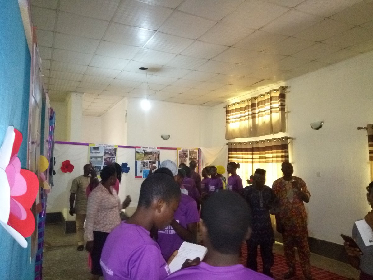 _PaulSpeaks's tweet photo. @WomenDeliver @YouthDeliver the children showing off their PHOTOVOICE (Photo booth)...
Stakeholders being taken through the Photo Booth. 
Tremendous work by @Kidsandteensngo #NotTooYoungToKnow #CSEBenefits #NTYTK https://t.co/1ct5ueKnqP