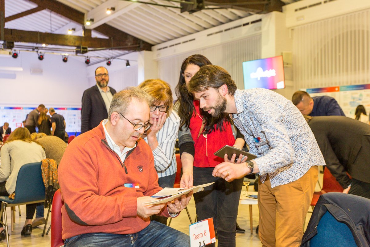 saintgobain's tweet photo. 📌Pour faciliter l'appropriation et la compréhension de #TransformAndGrow par les collaborateurs, S-G a lancé une nouvelle offre de formation innovante : "UNICAMPUS". La 1ère session a eu lieu à Barcelone et mêlait apprentissage et team building !
📖➡https://t.co/U0U9sVGzDF https://t.co/a2iVTVKUSO