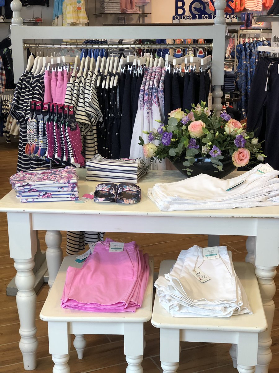 The sunshine has us dreaming of summer holidays today! Pop in and shop your holiday essentials because it’s always sunny somewhere ☀️ 💐thank you <a href="/Thegreenroomben/">The Green Room</a> for completing our table display with the amazing arrangement! #summerplease #holidaymode #localbusiness