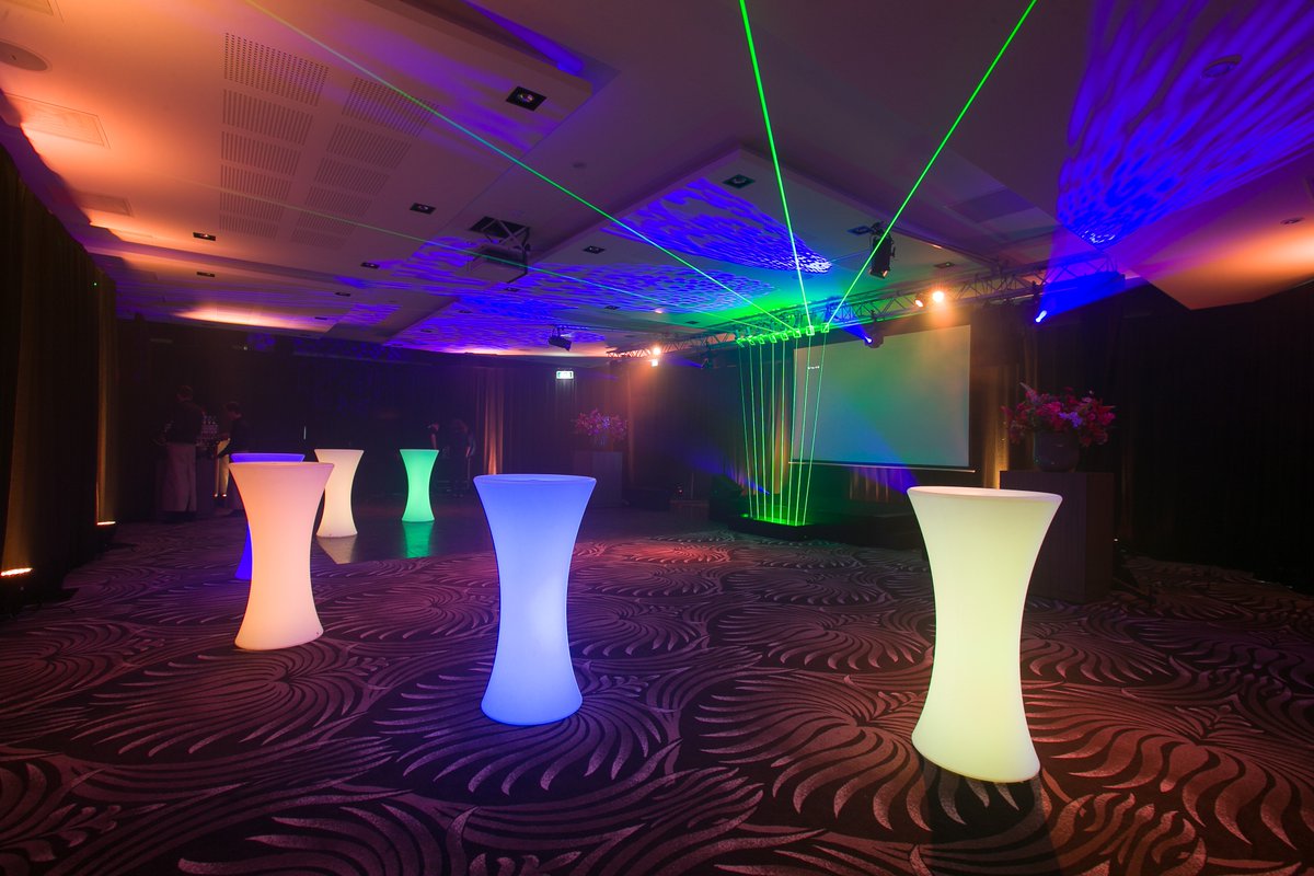 Van bedrijfsfeest tot jubileum en van receptie tot verjaardagsfeest. Wij toveren de zalen om zodat u optimaal kunt genieten van het moment. Wilt u ook graag een feest naar uw wens? Ga dan naar bit.ly/feestnaaruwwens vraag een offerte aan of bekijk onze brochure! 🎉