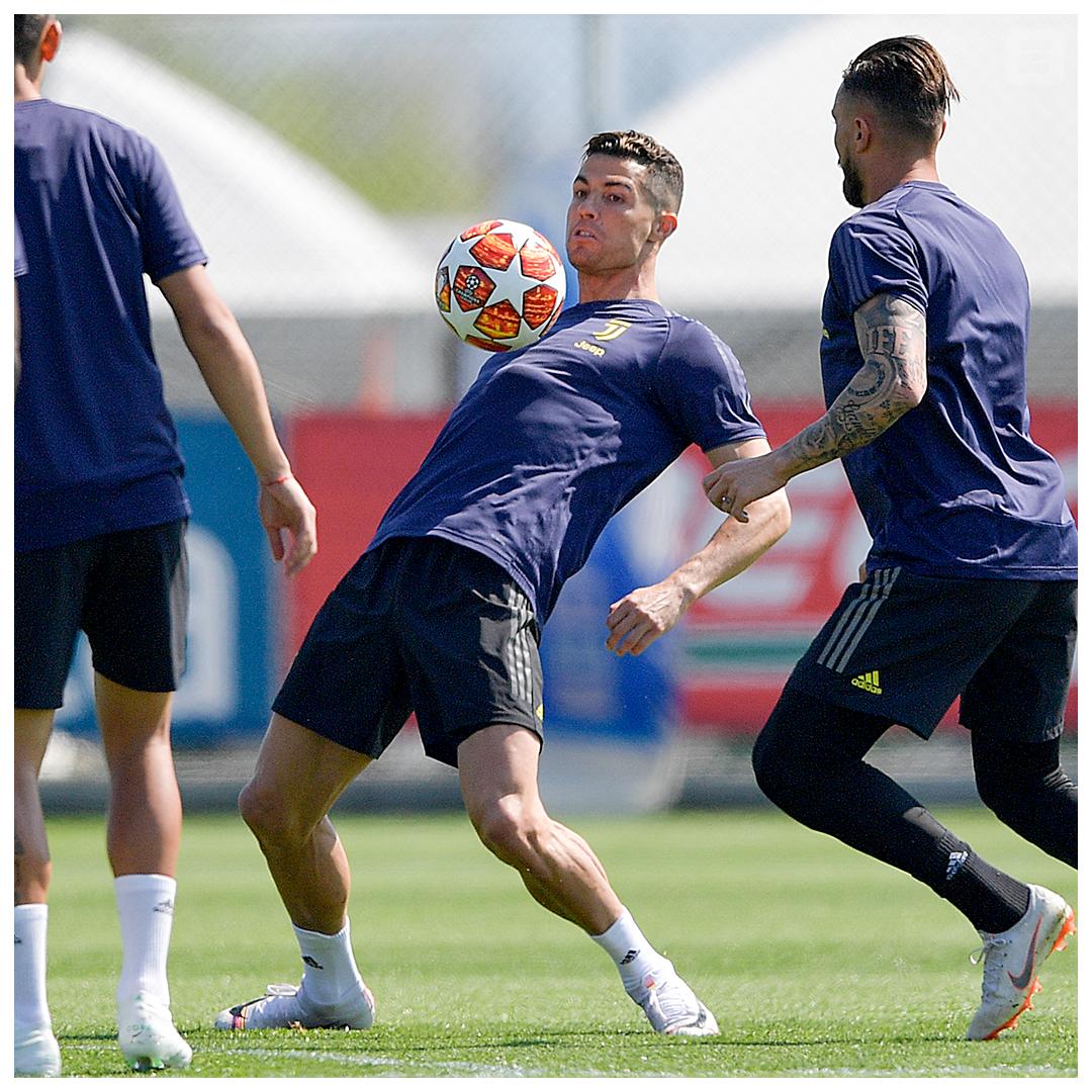 ESPNFC's tweet photo. Look who’s back in training!

Just in time for Ajax? 😏 https://t.co/rOEJdFmkUP