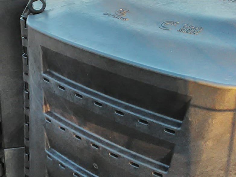 CMplastik's tweet image. Compostador unifamiliar fabricado con plásticos reciclados y reciclables 100%
Aprox 500 litros

#compostador #compostera #compostaxe #compostaje #compost #huertos #huertosurbanos #compostar #reciclar #organico #MedioAmbiente #Naturaleza  #nuevoshabitos