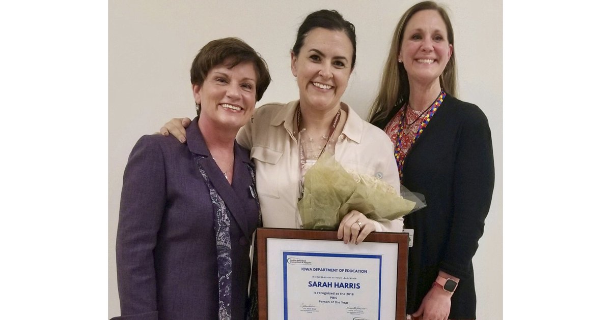 IADeptofEd's tweet photo. .@DavSchools educator named PBIS 'Person of the Year' https://t.co/FBPrg4GtIJ #IaEdChat #IaEdFuture https://t.co/LOqVkmBcm4
