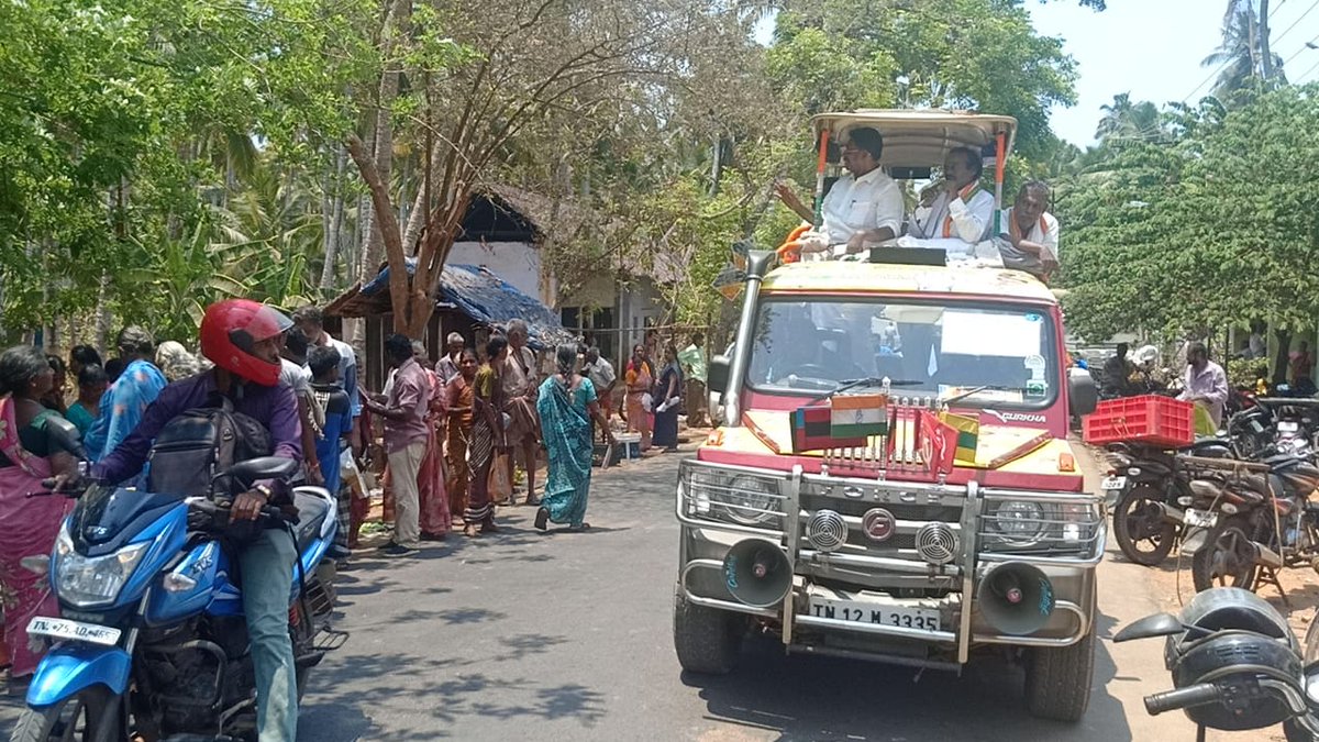 vasanthakumarH's tweet photo. #கன்னியாகுமரி மதசார்பற்ற முற்போக்கு கூட்டணி தேர்தல் பிரச்சாரம் இன்று மண்டைக்காடு பகுதியில் #கை சின்னத்தில் வாக்குகள்.கு��ச்சல் #MLA @advprincemla ,கிழக்கு மாவட்ட cong தலைவர் வழக்கறிஞர் ராதாகிருஷ்ணன் உட்பட தோழமை கட்சி முக்கிய நிர்வாகிகள் உட்பட பலர் கலந்து கொண்டனர். #இணைவோம்வெல்வோம் https://t.co/HMJEiNQssm