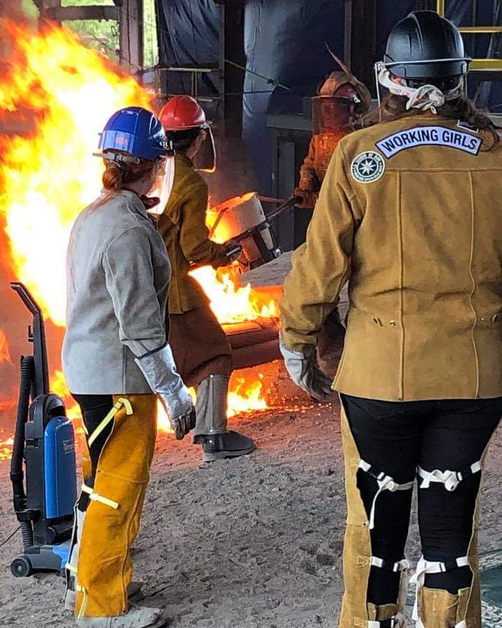 Lisa_Evans92's tweet image. working ladies 💪🔥♀️
'A Woman's Place' performance supported by Arts Council of Wales International opportunities fund @Celf_Cymru
.
.
.
#FEmaleartist #IronMaiden #ironperformance #domesticobjects #nccciap2019 #slossfurnaces 
@Sloss_Furnaces 
@CarmSchOfArt
