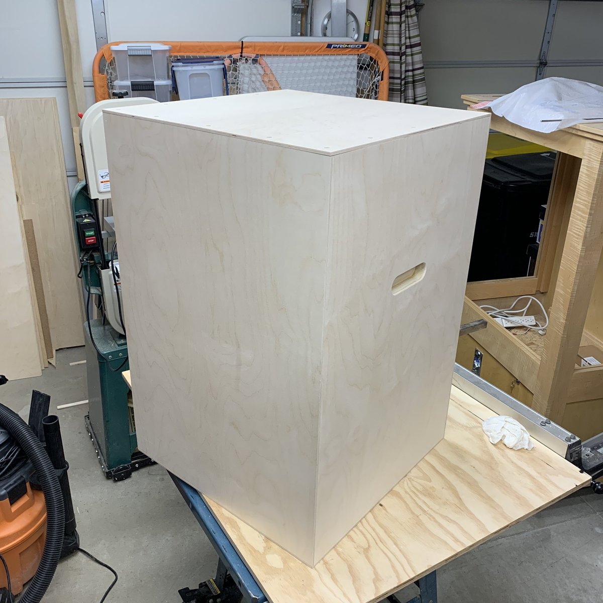 makingathome's tweet image. The shipping box is done so now I can package up the chain clock and send it to an awesome gentleman who will take great care of it. And yes, the shipping crate is getting a couple coats of finish. How could I not?
#chainclock #kineticart #woodworking #woodworking #clock #clocks