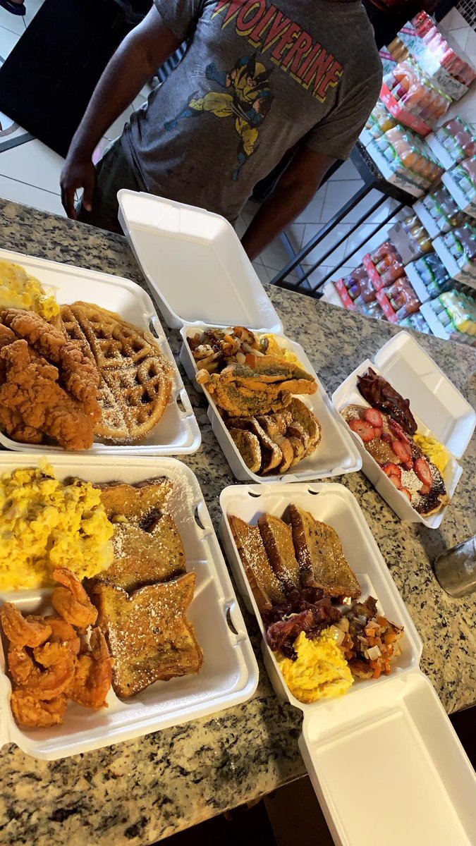 SwadeKartel's tweet photo. I don’t promote my food at all on here but here y’all go, all info in my bio NO menu needed just text me what yu want 😁😁😁 https://t.co/49gR8KqnPb