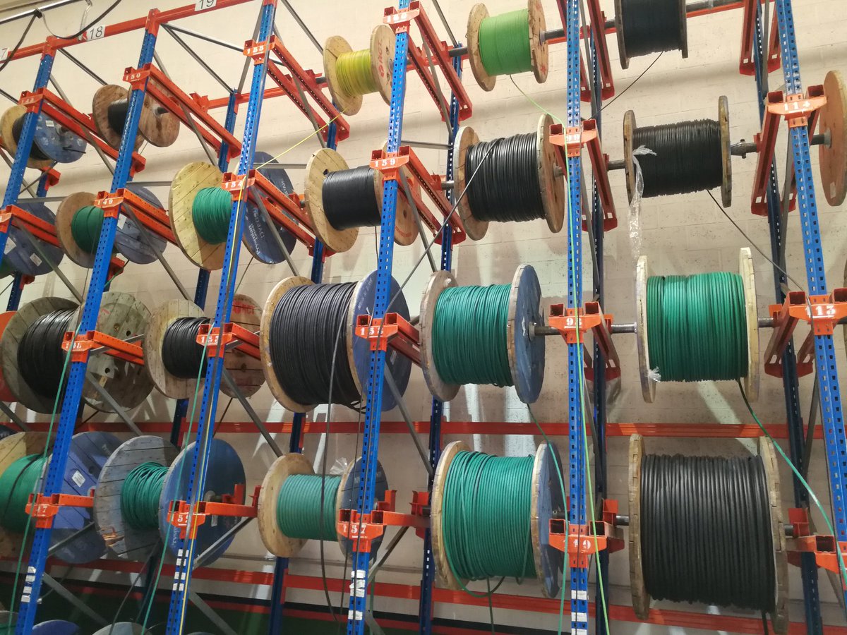Victoria_Ari3's tweet photo. Te echo un cable? 😅 https://t.co/zkrOrKWB4F