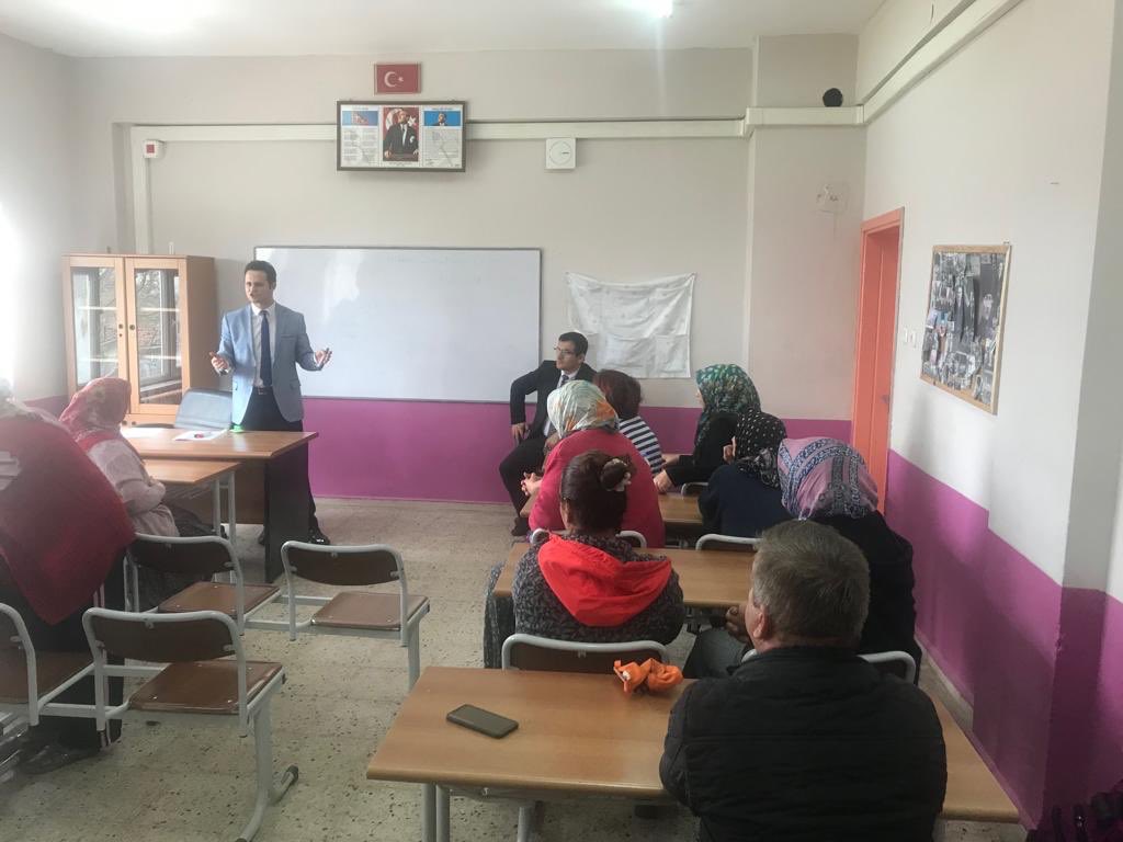 Millî Eğitim Müdürümüz Emre Çay ve Şube Müdürümüz Yunus Tokgöz, Kızılağaç ve Kışlacık Köyü İlkokullarını ziyaret ederek, öğrenci ve velilerimizle bir araya geldiler.