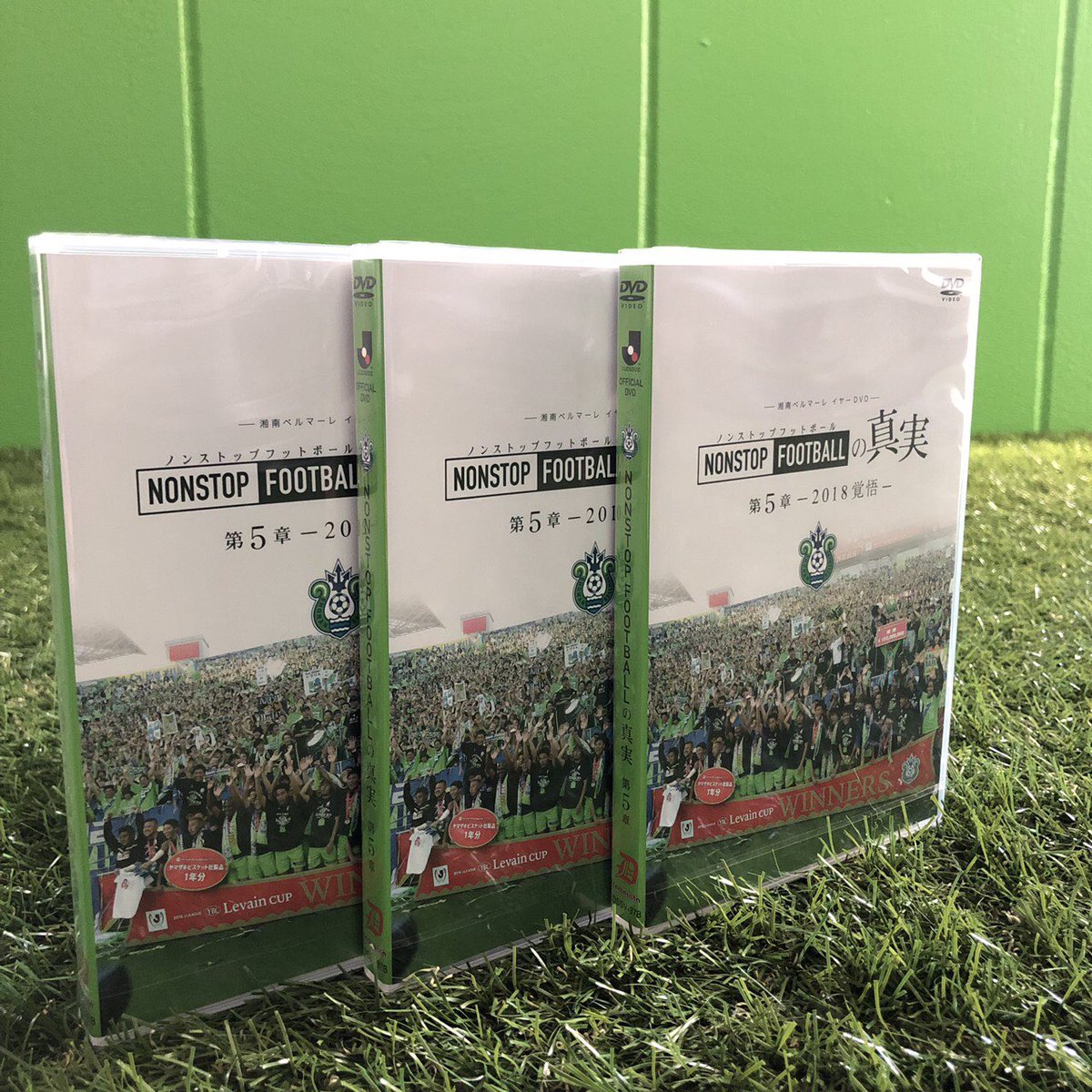 bellmare_staff's tweet photo. さらに👀明日10日放送のTBS「ビビット」でもイヤーDVD「NONSTOP FOOTBALLの真実 第5章 -2018覚悟-」が紹介されます🙌
8:30以降の放送予定です。(急きょ変更になる場合もございます)
ぜひご覧ください‼️
📀DVDのご購入はこちら▶️https://t.co/FQLQ9Uai5k
#bellmare https://t.co/bHgKpAUcbL