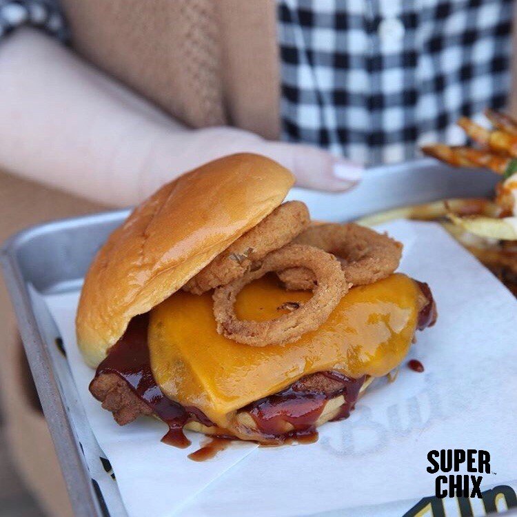 🍗🍔Anyone try the NEW &amp; IMPROVED BBQ sandwich yet?  🍗🍔

YUP...those are onion rings on top?

🖐 model <a href="/foodbitch/">foodbitch</a> 
📷 sweetsweetdallas
