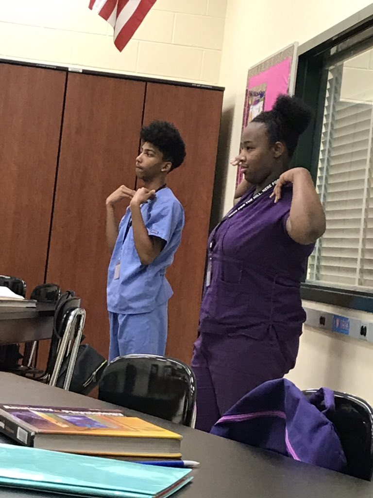 aprgojags's tweet photo. #Apr health sciences #skeletalclass students learn the sketetal system through song. https://t.co/SfRzn7rRdq