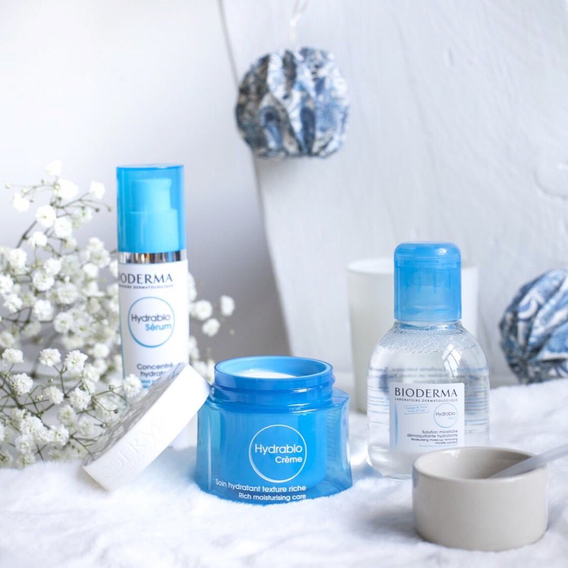 Get summer skin ready with @biodermauk 3 step skin routine ✨ ☀️ 💙
🧼 cleanse with Hydrabio H2O
💧 hydrate with Hydrabio Sérum
🧴 deeply moisturise with Hydrabio Crème