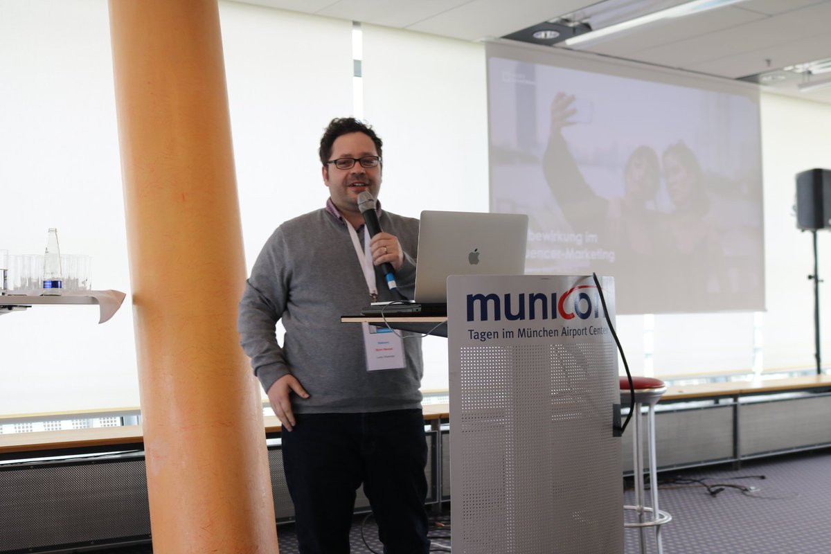M_on_T's tweet photo. Björn Wenzel von @LuckyShareman auf der IN Marketing Conference.
#InfluencerMarketing #Storytelling #mot19 #imc19 #incon19 https://t.co/bcgPPaP2cc