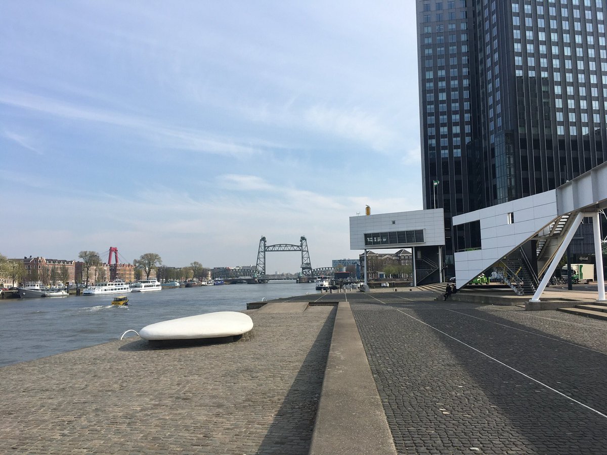 Helmer010's tweet photo. Vanaf vandaag is de #PrinsesIrenebrug op afstand te bedienen van bedienpost Kop van Zuid. Dit is #slimbeheer van @stadsbeheer010 @rotterdam

@Bprins88 @Andrewerk @Dynniq https://t.co/OnVSs4U9n6