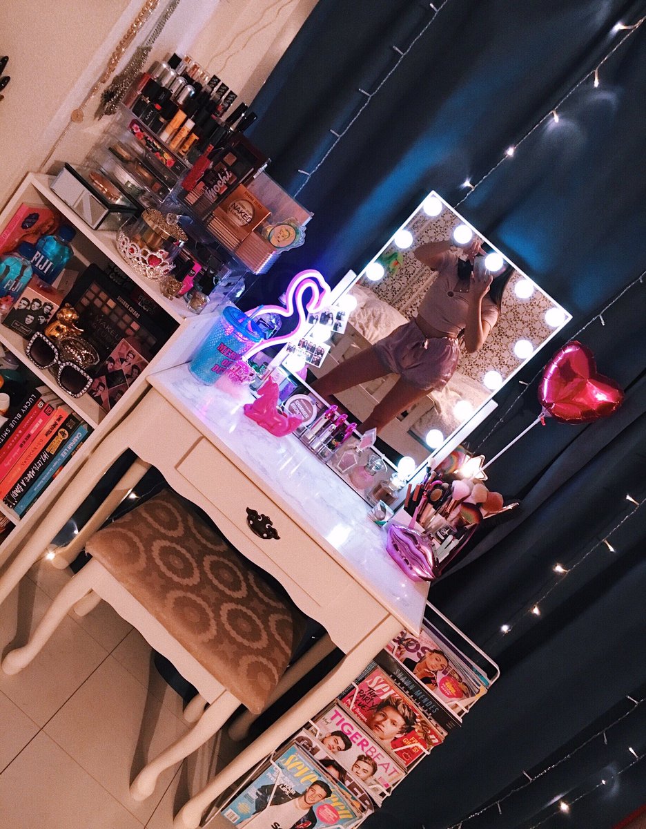 𝐉𝐔𝐍𝐄 Pa Twitter 𝐁𝐞𝐟𝐨𝐫𝐞 𝐀𝐟𝐭𝐞𝐫 𝖨 𝗀𝗈𝗍 𝖺 𝗇𝖾𝗐 𝗆𝗂𝗋𝗋𝗈𝗋 ついに見つけてしまったハリウッドミラー Francfranc で2万3千円くらいでちょっと高買ったけどこのサイズ感といい最高すぎる ドレッサーについてた鏡を取り外して改造した 𝐉𝐔𝐍𝐄 Pa Twitter 𝐁𝐞𝐟𝐨𝐫𝐞 𝐀𝐟𝐭𝐞𝐫 𝖨 𝗀𝗈𝗍 𝖺 𝗇𝖾𝗐 𝗆𝗂𝗋𝗋𝗈𝗋 ついに見つけてしまったハリウッドミラー Francfranc で2万3千円くらいでちょっと高買ったけどこのサイズ感といい最高すぎる ドレッサーについてた鏡を取り外して改造した