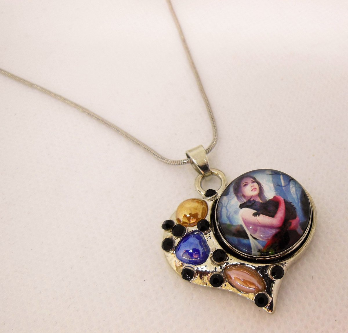 Geek2Glam's tweet photo. This Mother of Dragons pendant necklace is as beautiful as it is adorable.
https://t.co/mDFHdifbhT
@WitchesOfEtsy #woeteam #shopwithwitches #dragon #jewelry #snapbutton #fantasy #geek2glam https://t.co/EvK7yTzq8b