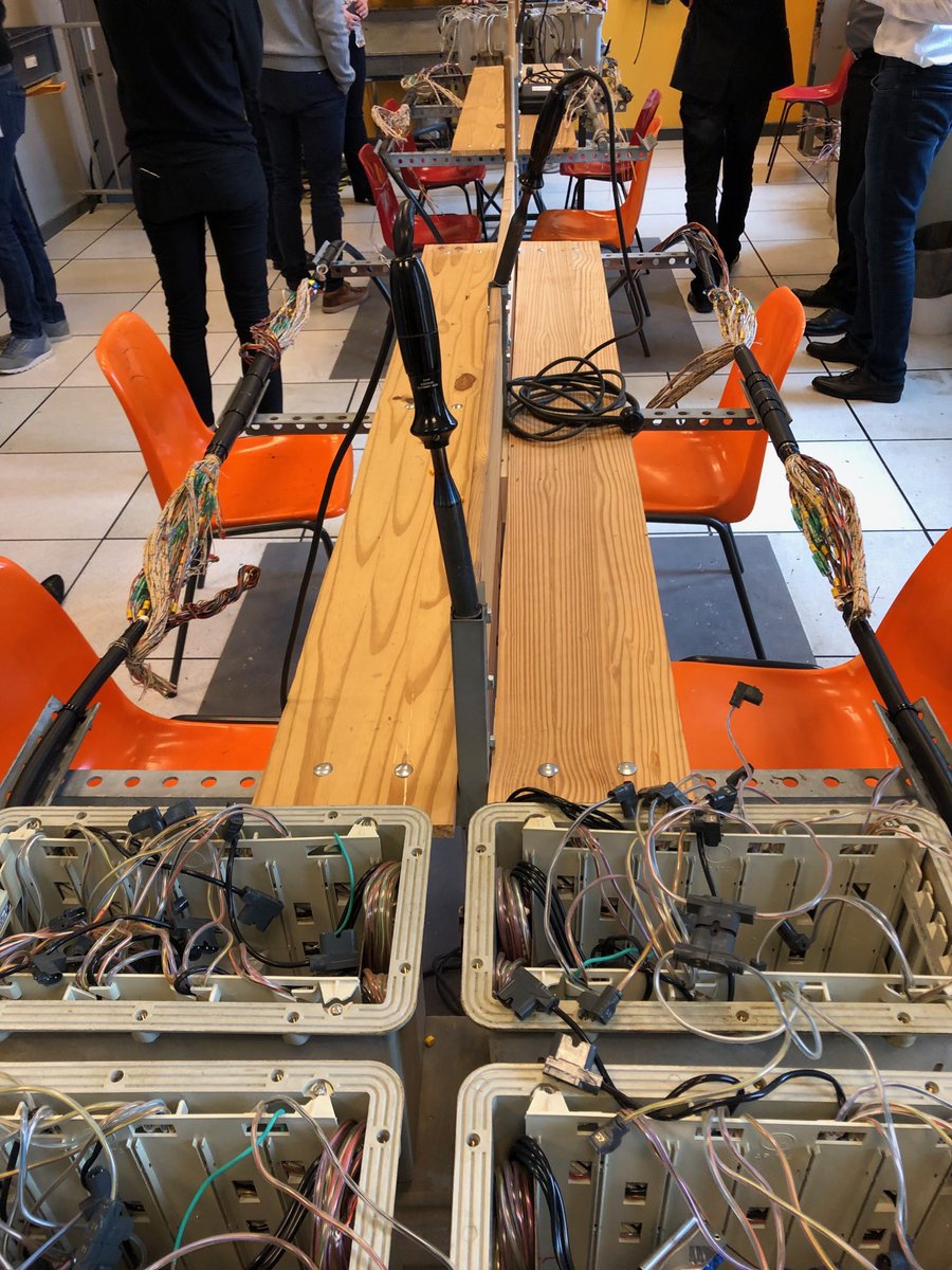 Ehrhardt0211's tweet photo. Visite de la salle de formation #Orange de l’UI NdF de Creil où nous formons +150 techniciens et experts par an sur la Boucle Locale cuivre et optique ! #passion #expertise ⁦@Olivier_Mast⁩ ⁦@MarcBlanchet75⁩ ⁦@BSabotier⁩ https://t.co/5C2rE4v99p