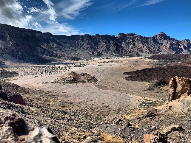 alexstocco's tweet photo. A dead valley! 😂☀️ #travelblogger #travelblog #blogger #blogging #travelbug #bloggerstyle #bloggerlife #bloggerbooster #digitalnomad #digitalnomads #bloggers #blog #luxurytravel #luxurylifestyle
#passionpassport #traveladdict #seetheworld #canaryisl… https://t.co/p06tPFFvbN https://t.co/DGvlmBUHU9