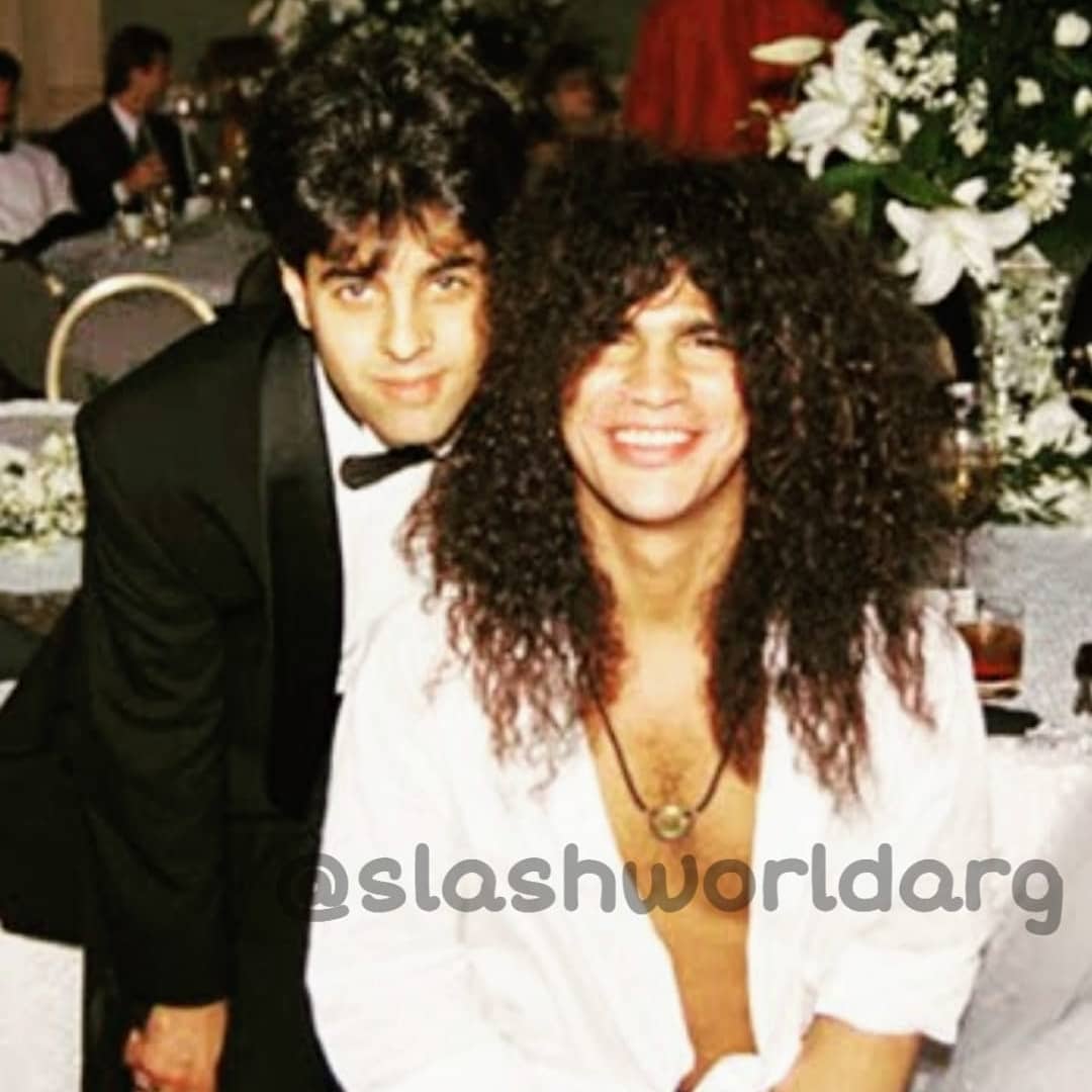 slashworldarg's tweet photo. #HappyBirthday @recklessroad 🎉 Marc es el escritor del libro #RecklessRoad y amigo de toda la vida de @Slash 🤘🎩🇦🇷
.
.
#Slash #canter #friends #amigos #cumpleaños #SlashArgentina #martes #photography https://t.co/y79iDtuPwh