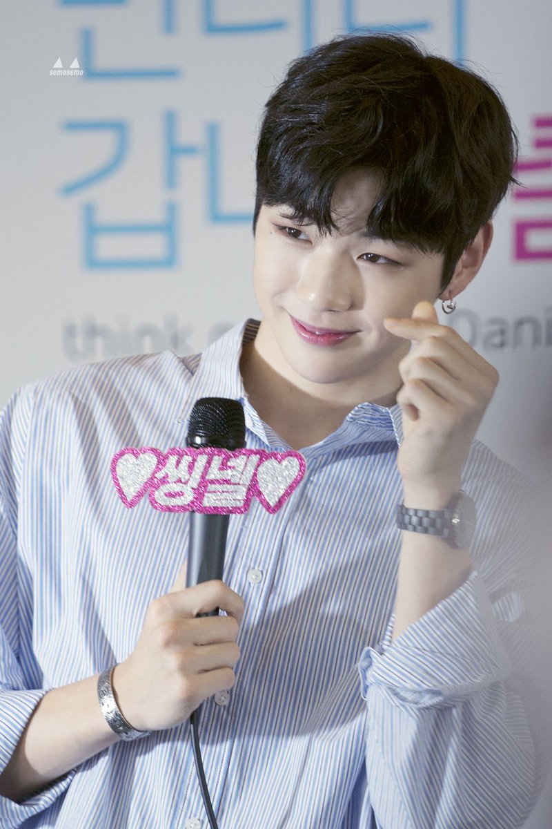 semosemo961210's tweet photo. 180526 씽크네이처 팬싸
씽네 지금만나러갑니다녤2

다니엘 보고싶어...❤️

#KangDaniel #강다니엘 #姜丹尼尔 #カンダニエル #คังแดเนียล #КангДаниэль #كانغ_دانييل https://t.co/14Dudi92nQ