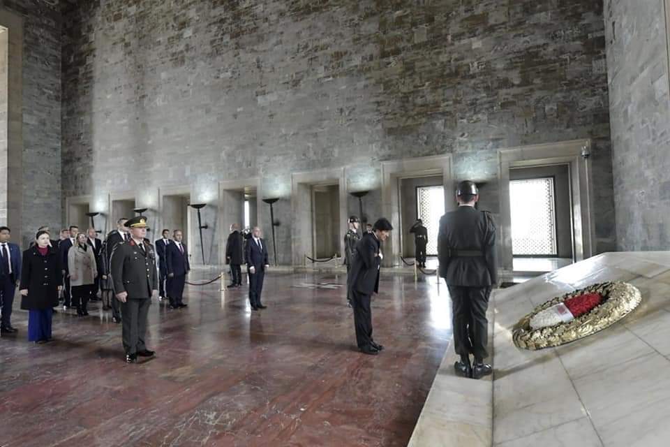 AndronicoRodrg1's tweet photo. El hermano presidente EVO Morales inició su visita a #Turquía con un recorrido al museo y el mausoleo de Mustafa Kemal Atatürk, líder de la Guerra de Independencia turca y fundador y primer presidente de ese país. https://t.co/zXRzqQsOpe