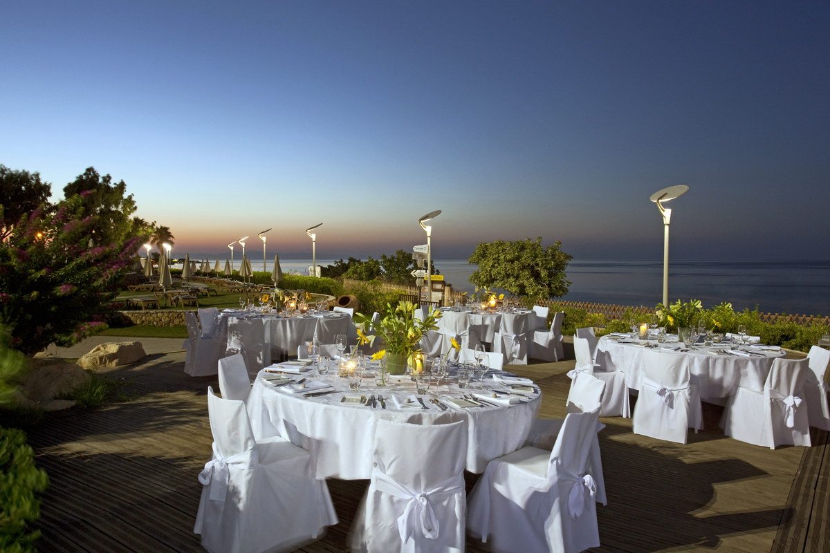 AphroditeWedd's tweet photo. Can you imagine yourself in #Cyprus sitting on one of these sunbeds at beautiful fig tree bay ?? (that is what I am doing) Today's stunning #weddingvenue @CapoBayHotel overlooks this #beach . #cyprusweddingvenue #getmarriedincyprus #cyprusweddingplanner https://t.co/neAkzbTKxC