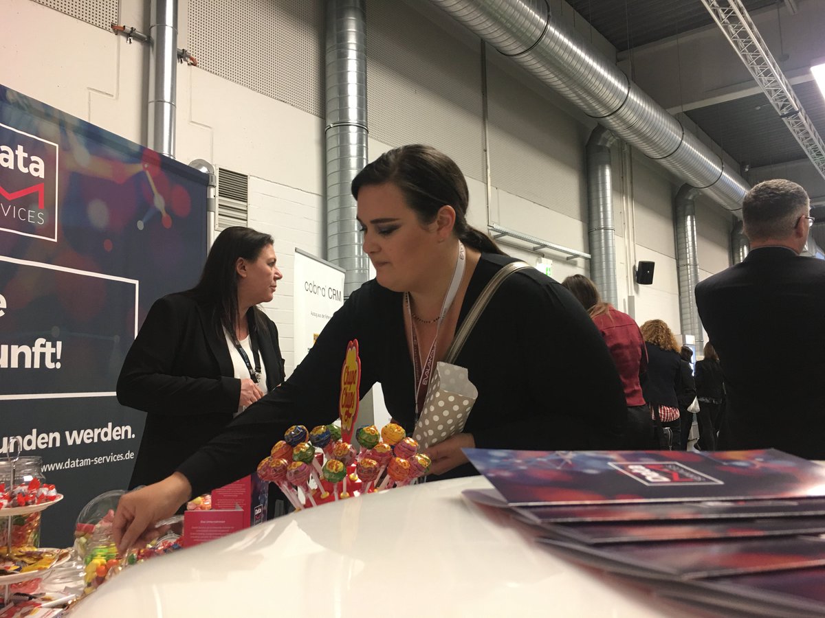 DataMGmbH's tweet photo. Neue Perspektiven, coole Location #Vogelconventioncenter, tolle Gesprächspartner und gute Gespräche - uns mach der @marconomy_de  #lms19 so richtig Laune 😀#Lead #Marketing #DatenDNA https://t.co/v58nPCCkaf