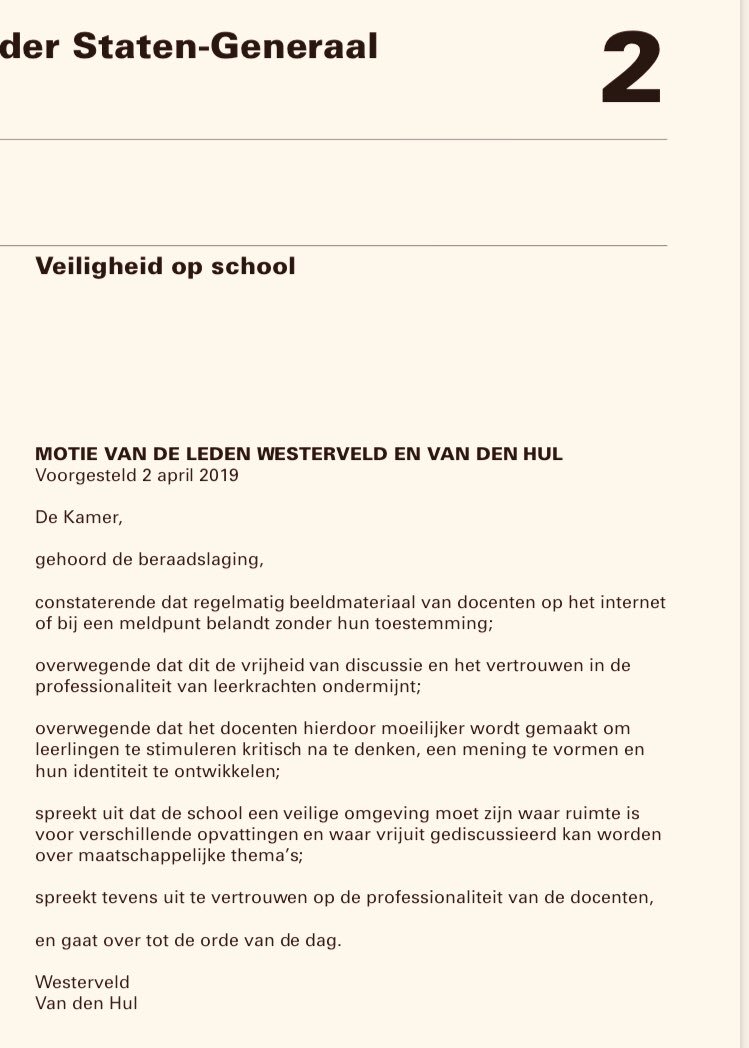 Fijn; zojuist stemde een Kamermeerderheid vóór onze motie. 

Dat betekent dat de Tweede Kamer vindt dat de school juist een veilige omgeving moet zijn, waar ruimte is voor verschillende opvattingen. 

Laten we kappen met het verdachtmaken van leraren.
