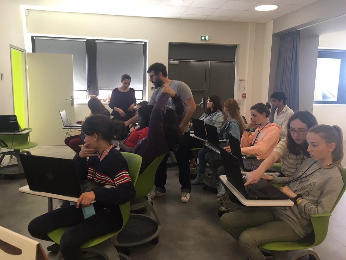 ilikeitnum's tweet image. #GirlsRCoding les collégiennes découvrent les balises #html avec @garreau_audrey @MicropoleNantes @Youpi_Yop @yumigoteam 🥳👏 @loireatlantique