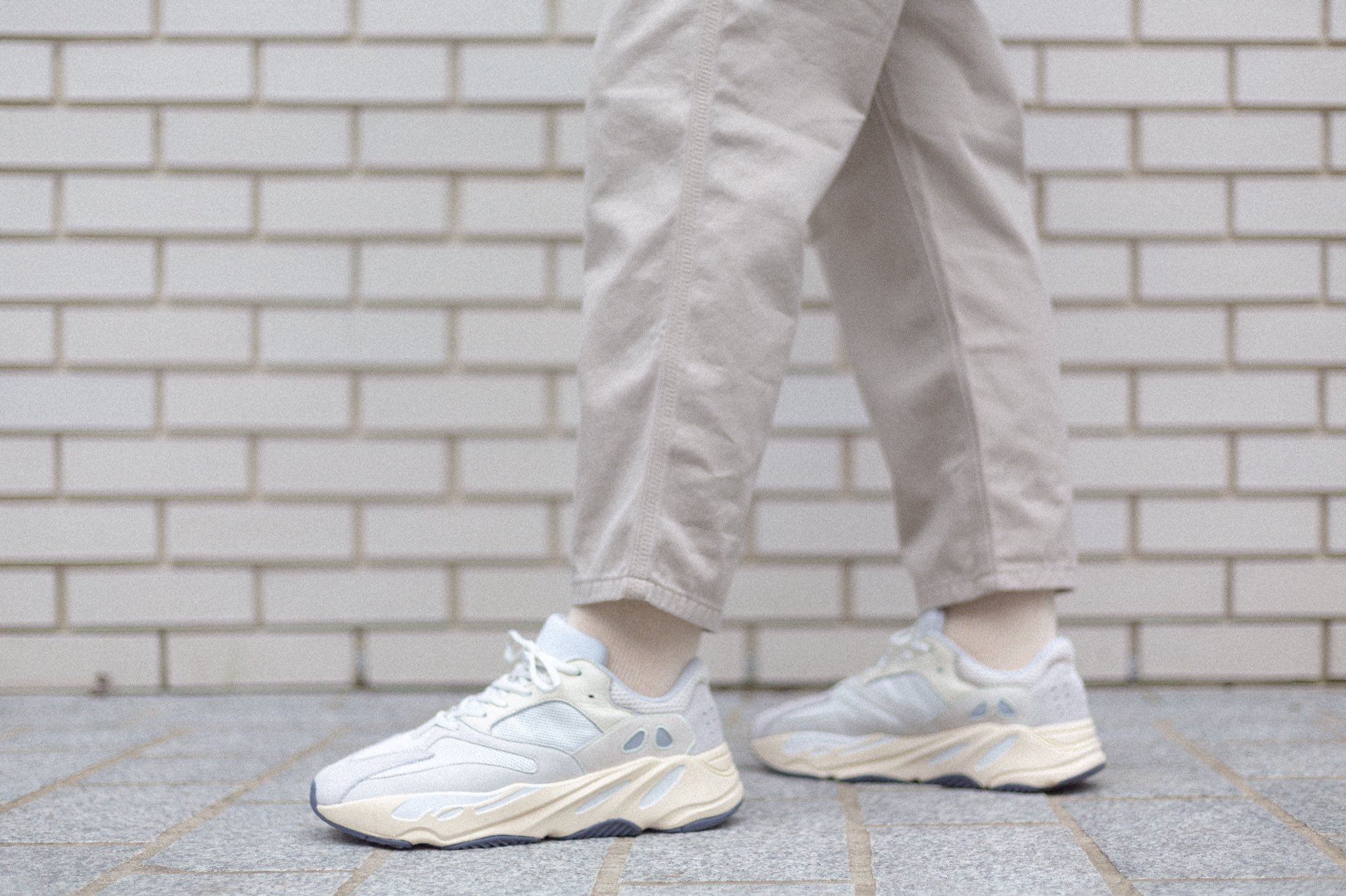 yeezy boost 700 analog on feet