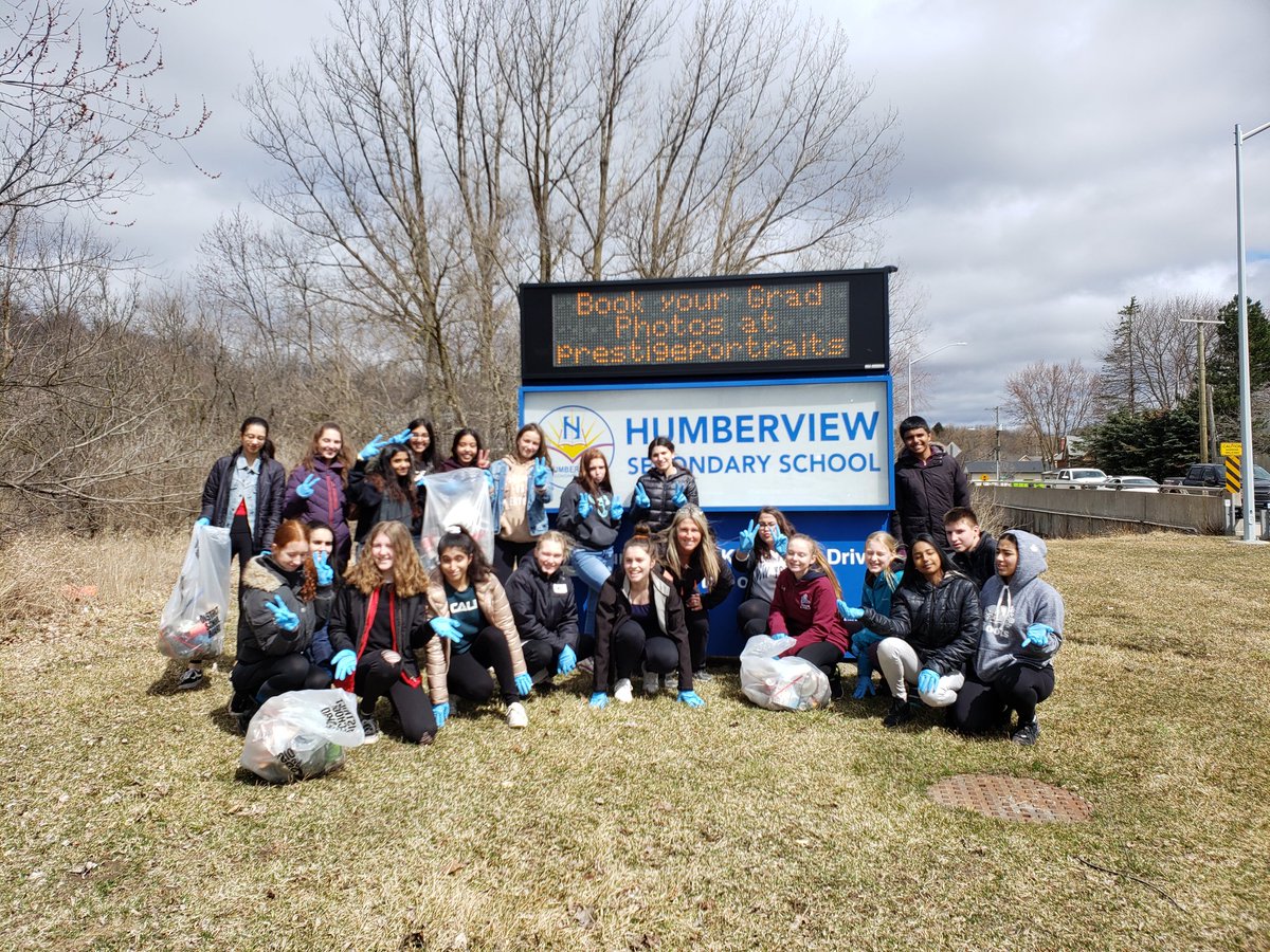 Education Week community garbage cleanup #weinspire #ProudToBeAHusky #lovemyjob <a href="/suefried/">suefried she/her/hers</a> <a href="/HumberviewSS/">Humberview S.S.</a> <a href="/PeelSchools/">Peel District School Board</a>