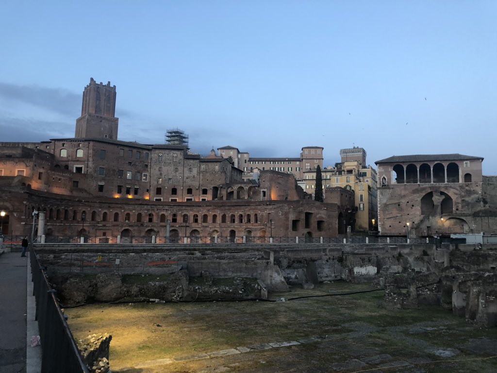 At some point you don’t really mind if you’re having a rough day 😍 #Rome  #Sunset #ForiImperiali