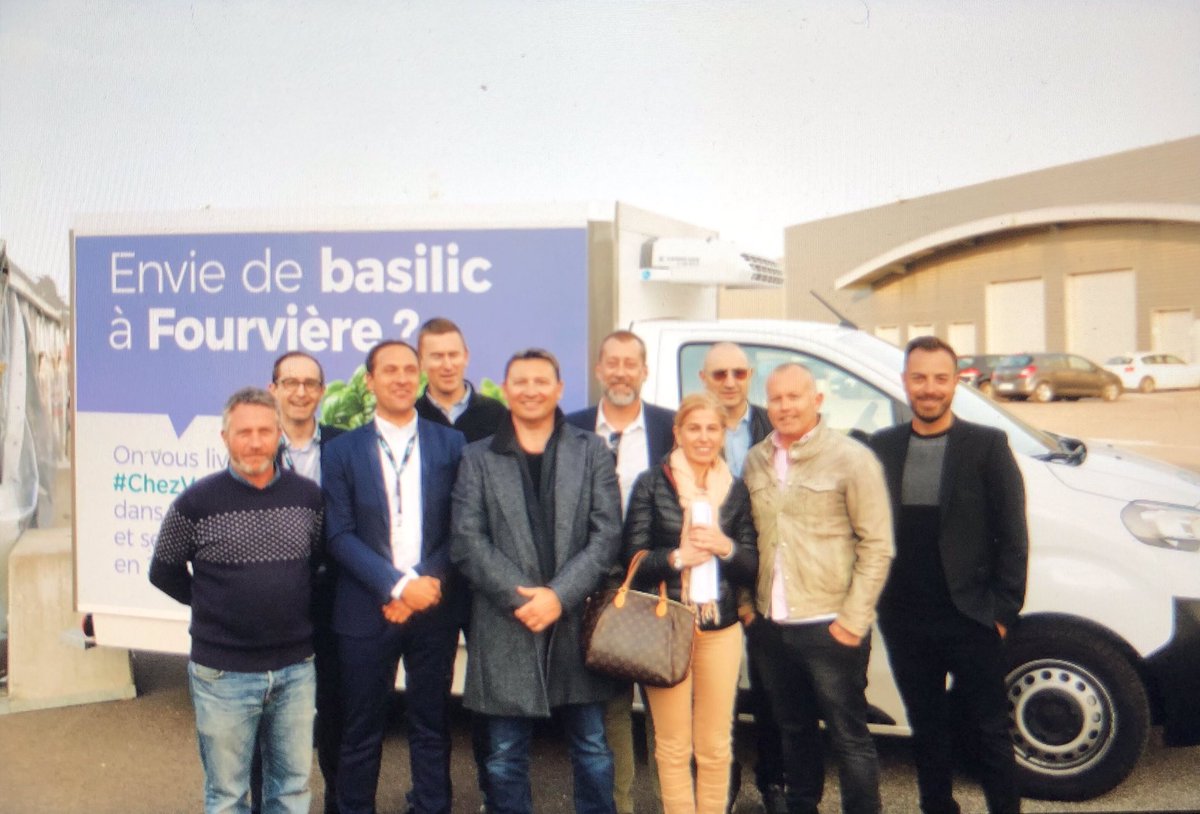 schelcher's tweet photo. Et voici les 10 éclaireurs @ULesCommercants de Lyon. Pour la première fois des indépendants s’unissent pour être plus forts ensemble dans le #ecommerce local.  Nul doute que leur initiative va faire des émules. #CommercantsAutrement https://t.co/DdYoFYOaKn