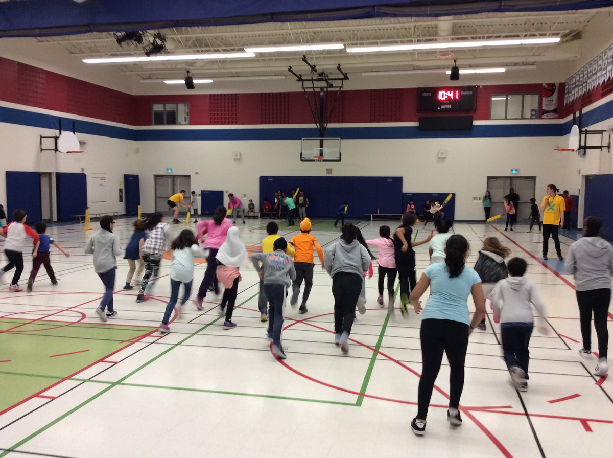SpartanPhysEd's tweet photo. @SpringbrookPS  having more  #cricket #batting &amp; #fielding fun with @XMovement_  today! Great to see the students active and engaged with the #AussieX instructors. @hpe4pdsb #wickets #stumps #HitForSix https://t.co/dUPg0PClo6