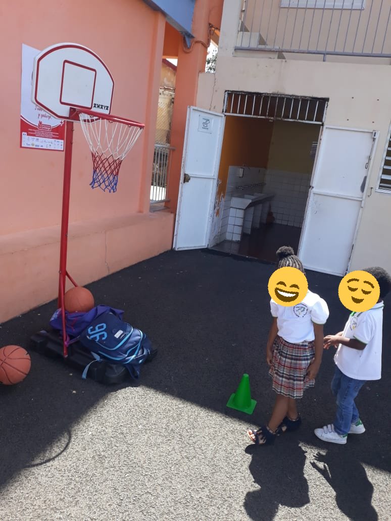 #9720161T #RDVNum19 #parcoursDuCoeur2019  Ateliers sportifs : course d'obstacle, frisbee, basket et corde à sauter. <a href="/CircoFdF1/">Circo FORTdeFRANCE 1</a>