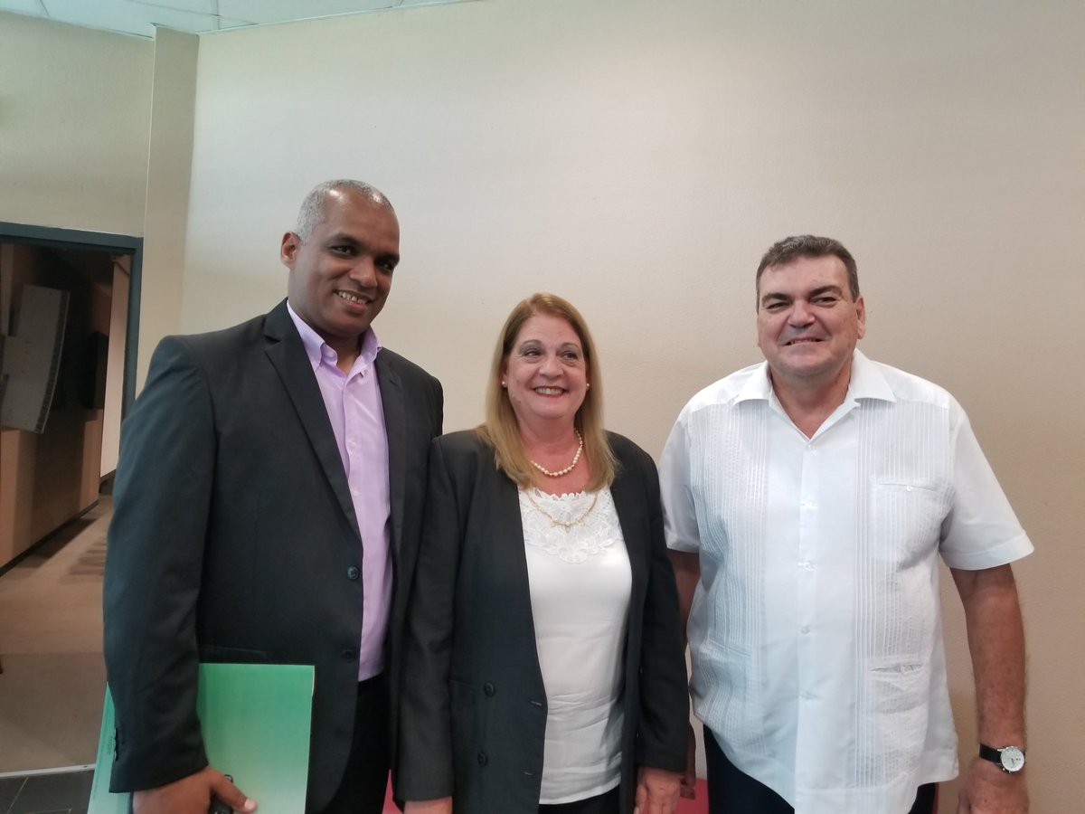 Asume la rectoría de la Universidad Tecnológica de La Habana, CUJAE, el Dr. Modesto Gómez Crespo. 
Estoy seguro que el nuevo rector conducirá a esta Universidad de Excelencia , obra de la Revolución, a niveles superiores de desempeño.
Felicidades y Éxitos Rector de 
mi Alma Mater