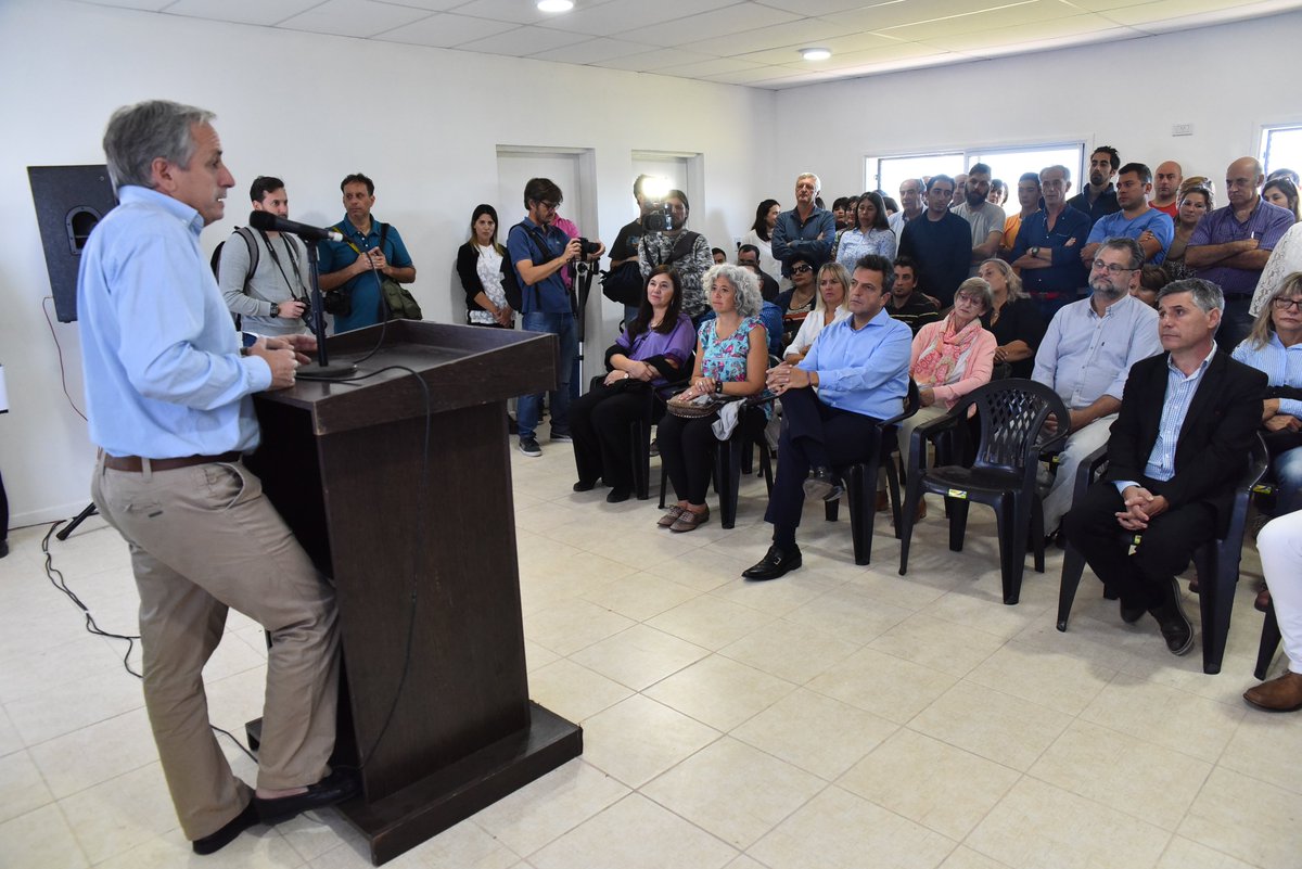 MuniChascomus's tweet photo. Javier Gastón inauguró el Centro Municipal de Adicciones y Salud Mental en el CIC del barrio 30 de Mayo, junto al ex diputado nacional @SergioMassa y el defensor del Pueblo Adjunto de la provincia @WalterMartello https://t.co/GjuHXZWc1U