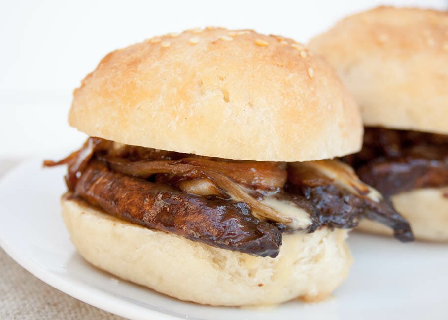 LoganProPharm's tweet image. Portobello Mushroom and Caramelized Onion Sliders!
SUPER yummy, vegan, and gluten-free!

#Dinner👇 #LoganProf #Pharmacy 
 createmindfully.com/portobello-mus…