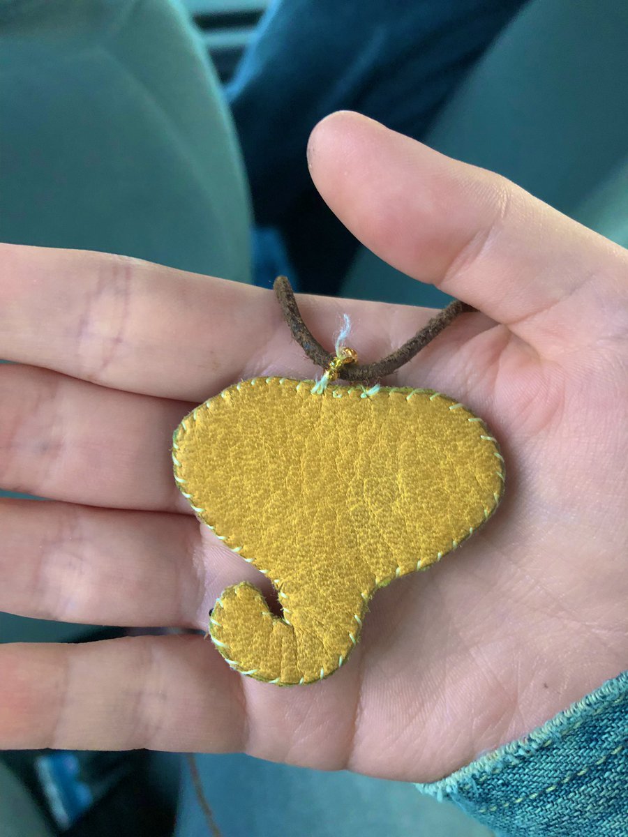 beadagainstfash's tweet image. Loooooook!!!! It’s the first beadwork I ever gifted to anyone!! It’s an elephant silhouette on deer hide I beaded for my brother 🖤 it’s his fave animal, and he keeps this in his car for good luck 😌