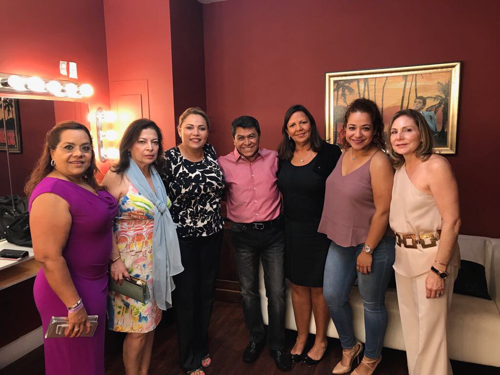 Muchas Felicidades en su día Alvaro, le deseamos muchos éxitos y bendiciones a usted que siempre nos ha apoyado con nuestra fundación. Dios lo bendiga. 
Recuerdo de concierto de Alvaro Torres a beneficio para el fondo de becas de la Fundación My Path. Muchas Gracias Alvaro