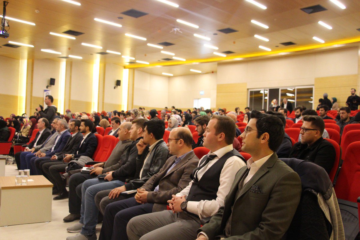 abihayatsau's tweet photo. Sakarya Üniversitesi İlahiyat Fakültesi'nde İlahiyat Vizyon programını gerçekleştirdik.Konuşmacı hocalarımıza,Sakarya İlahiyat ailesine, Tidef'e ve İlim Yayma Cemiyetine teşekkür ederiz. https://t.co/z7TiPct5pt