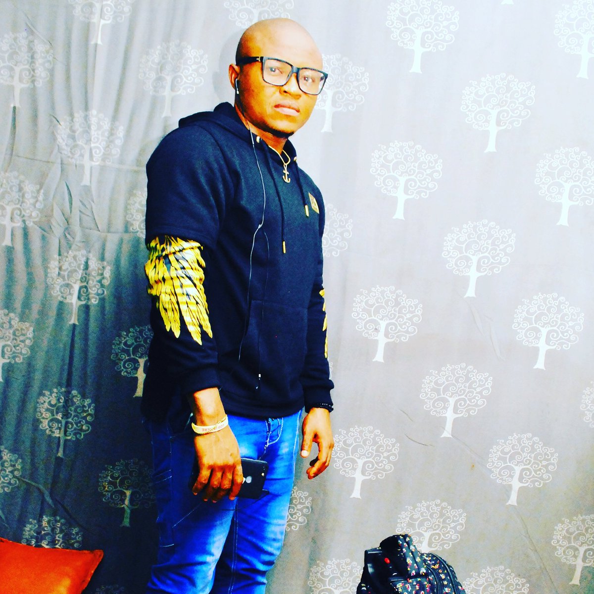 knowledgeuba's tweet image. Am feeling good am on ice