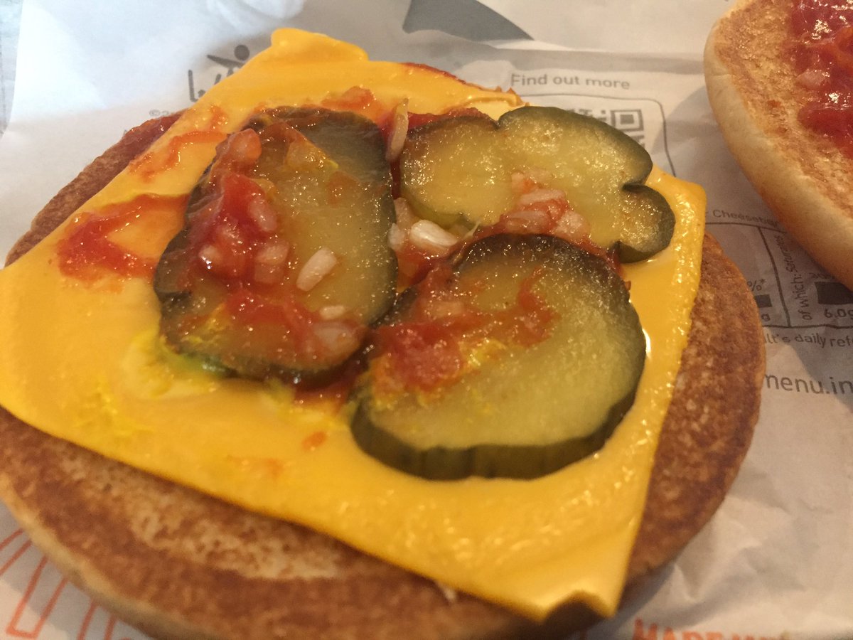 allyjayhx's tweet photo. @McDonaldsUK WHAT THE ACTUAL FUCK DO YOU CALL THIS SHIT?! #WHERESTHEFUCKINGBURGER 
Is this the veggie option or..? #PREGNANTandFUMING https://t.co/BWOusjtrmO