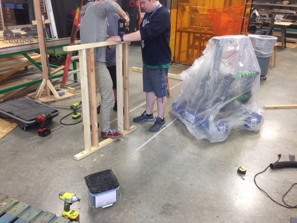 kcal_robotics's tweet photo. Building our first crate to ship to worlds. #kcalfirsts https://t.co/1Gi5KBsejR